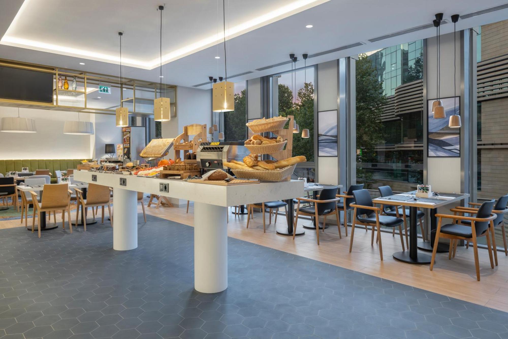 Hilton Garden Inn Tbilisi Riverview Ngoại thất bức ảnh