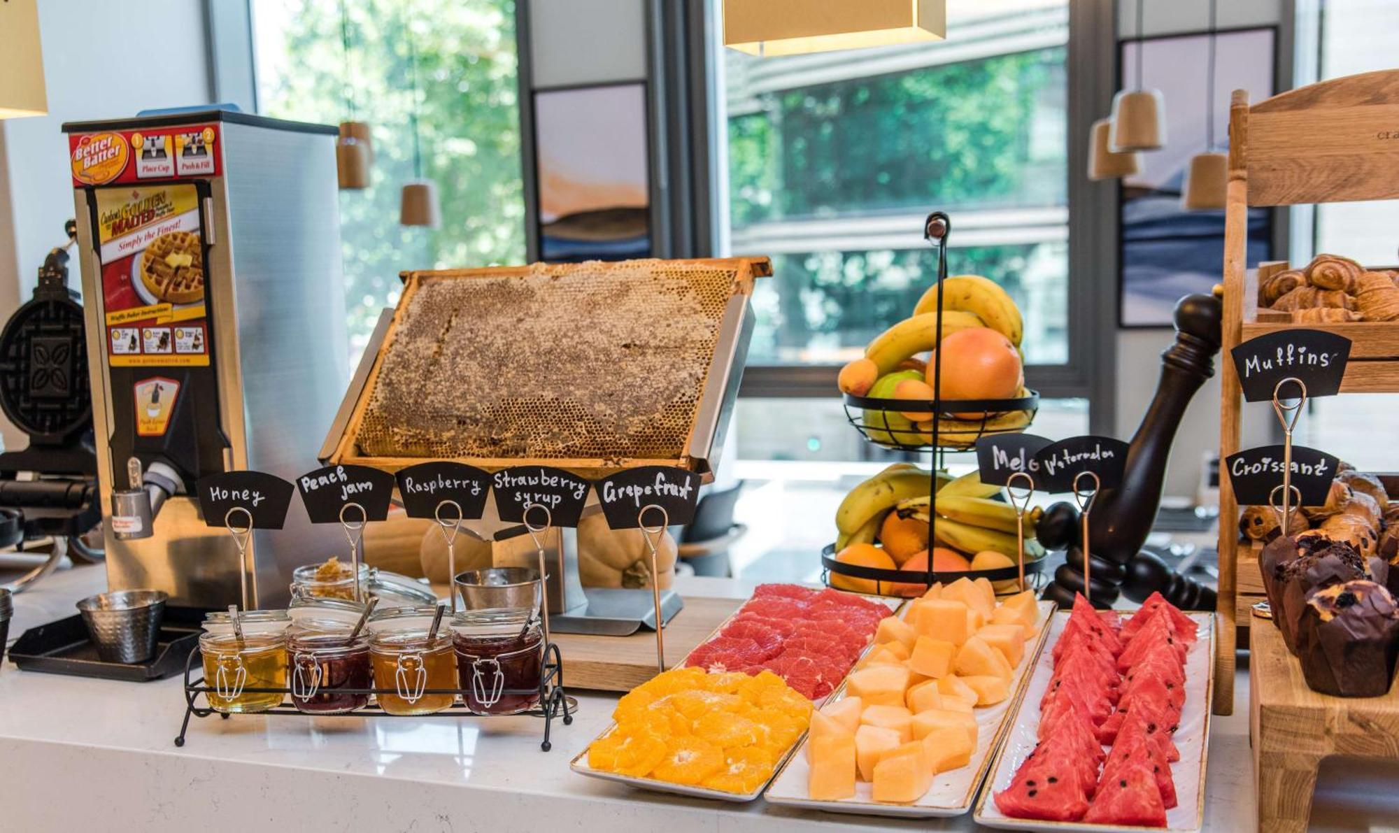 Hilton Garden Inn Tbilisi Riverview Ngoại thất bức ảnh