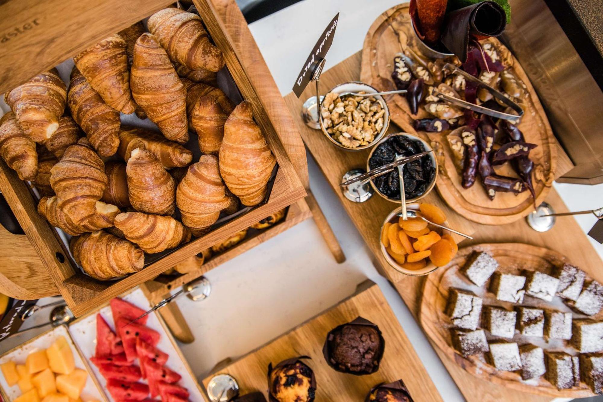 Hilton Garden Inn Tbilisi Riverview Ngoại thất bức ảnh